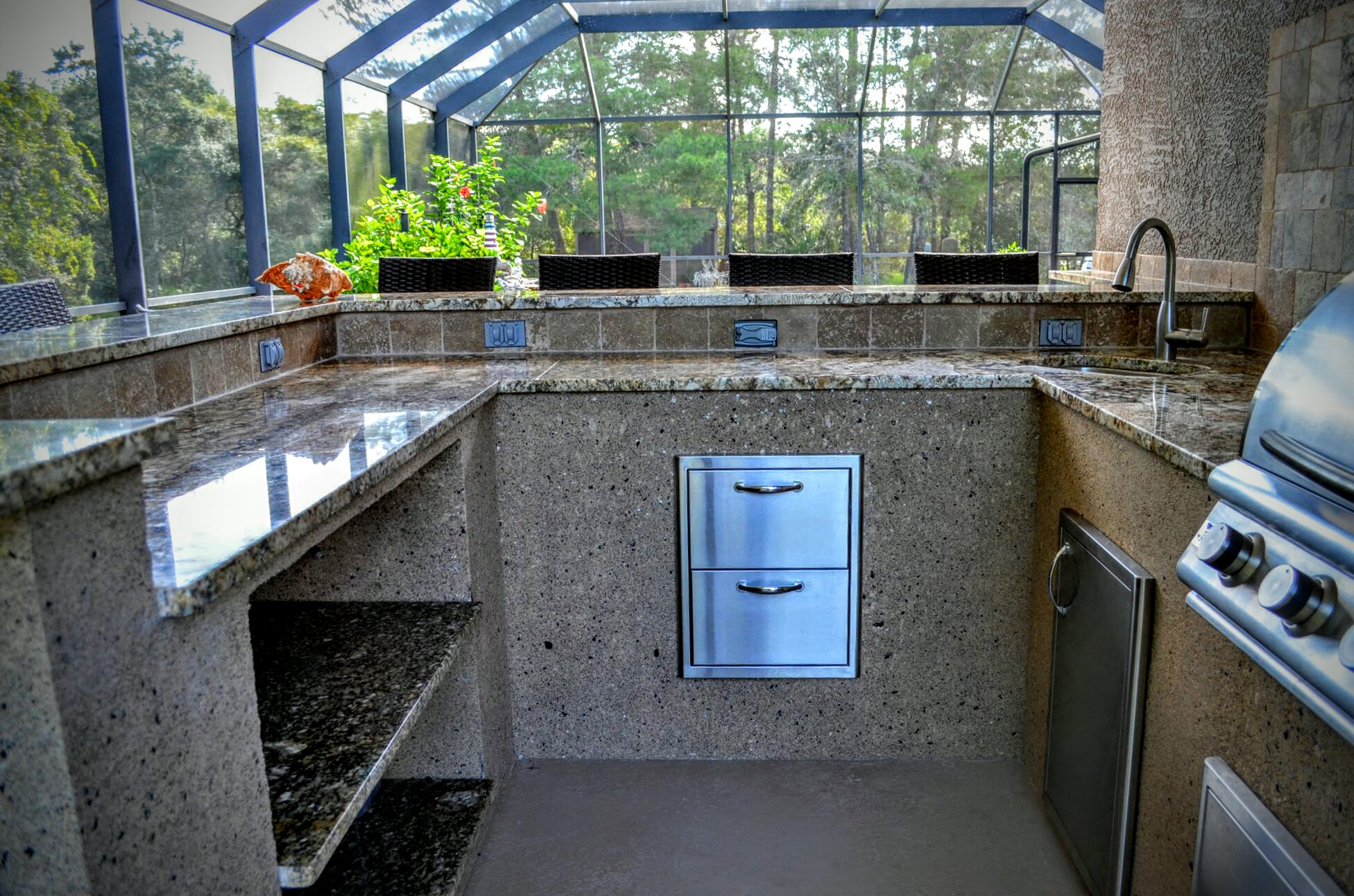 creative-outdoor-kitchens-stone-stucco-3