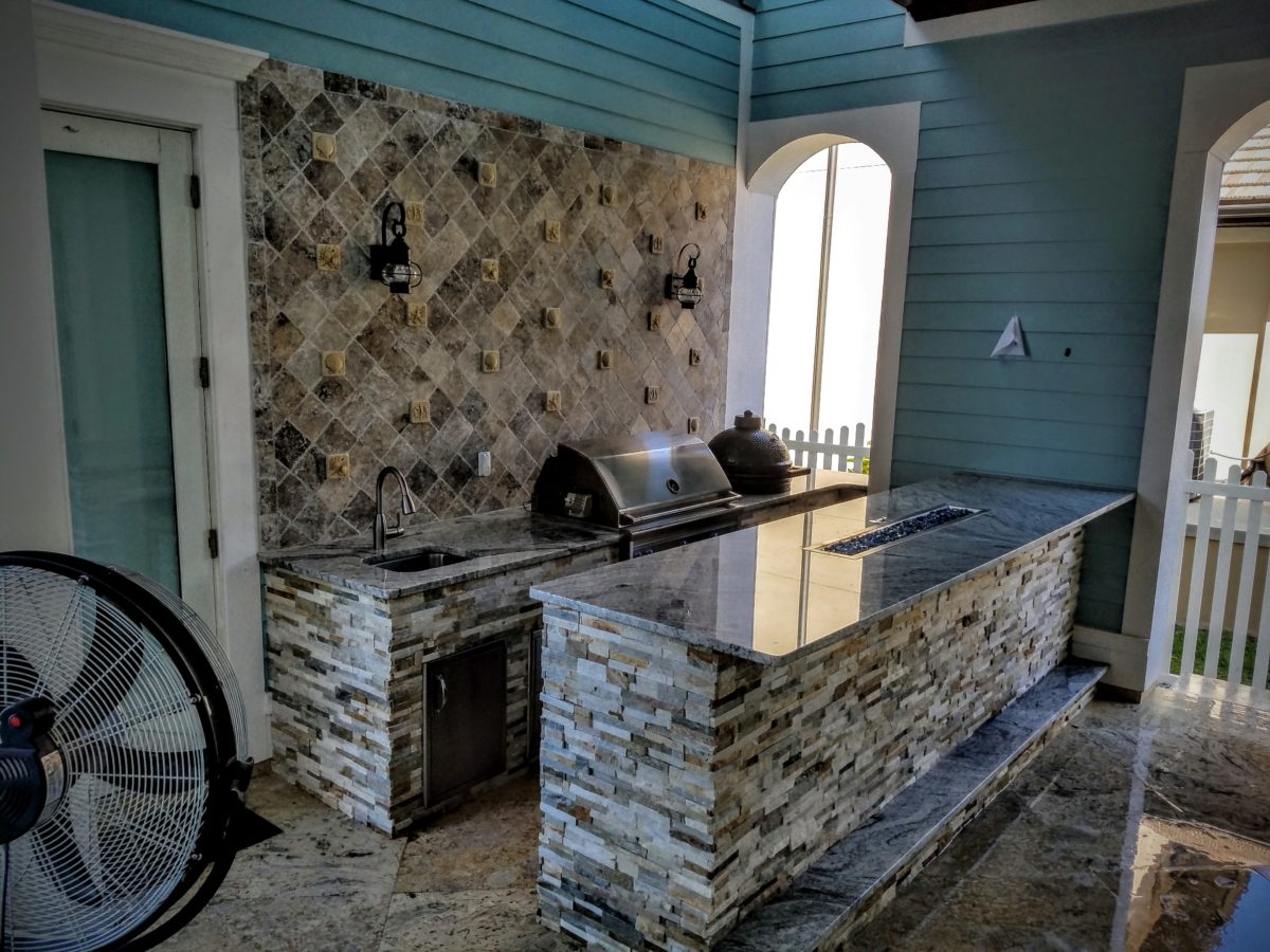 fire-feature-and-stone-grill-florida-1-e1476363982371
