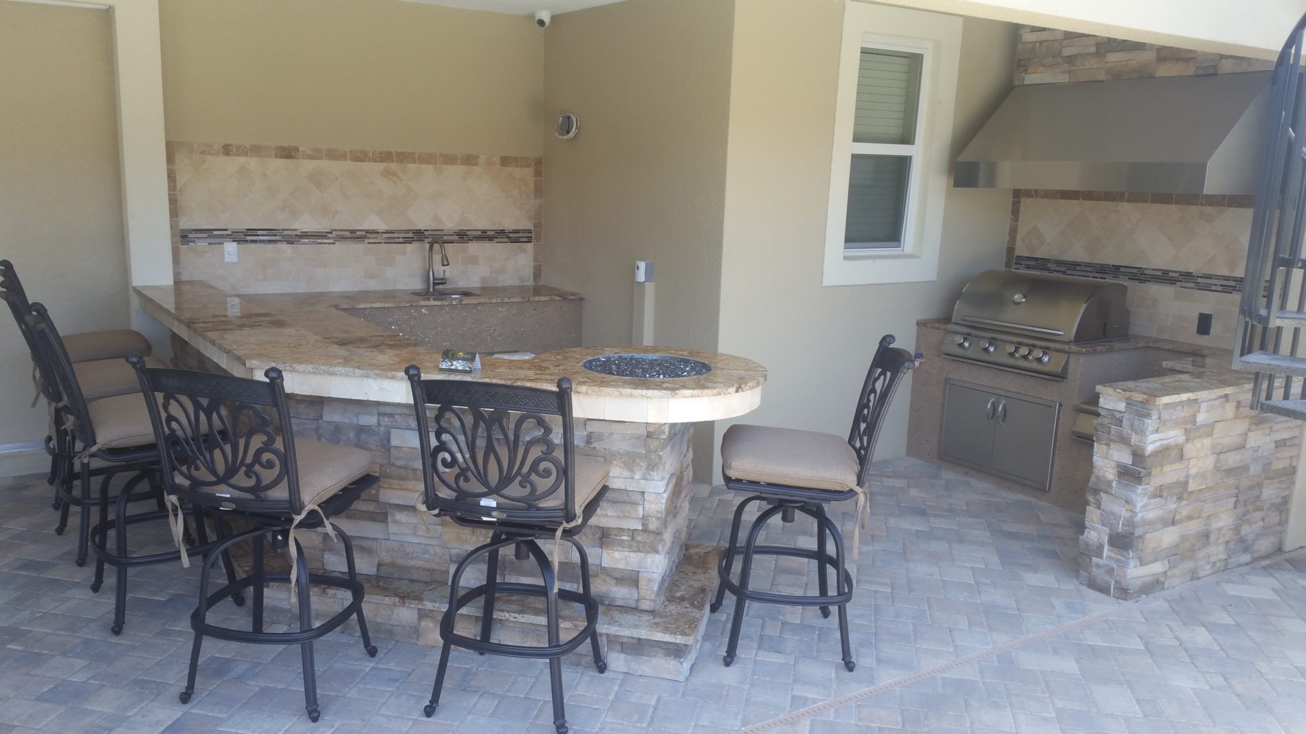 outdoor-custom-custom-stone-kitchens-27-e1466462724115