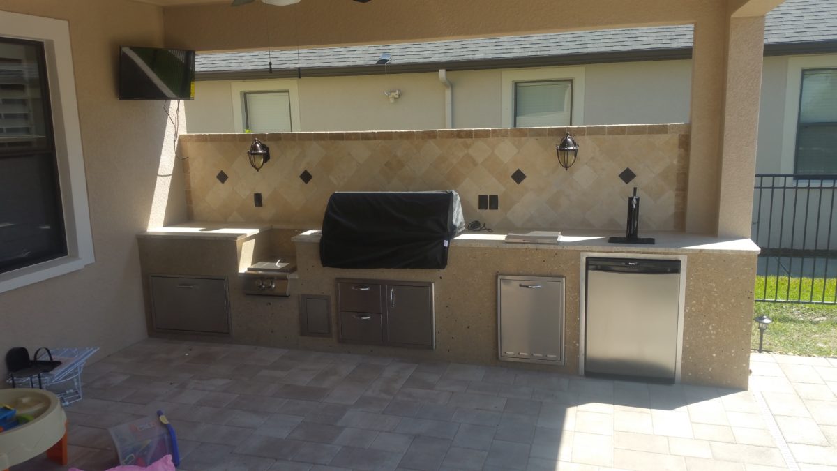 outdoor-custom-custom-stone-kitchens-32-e1466462978613