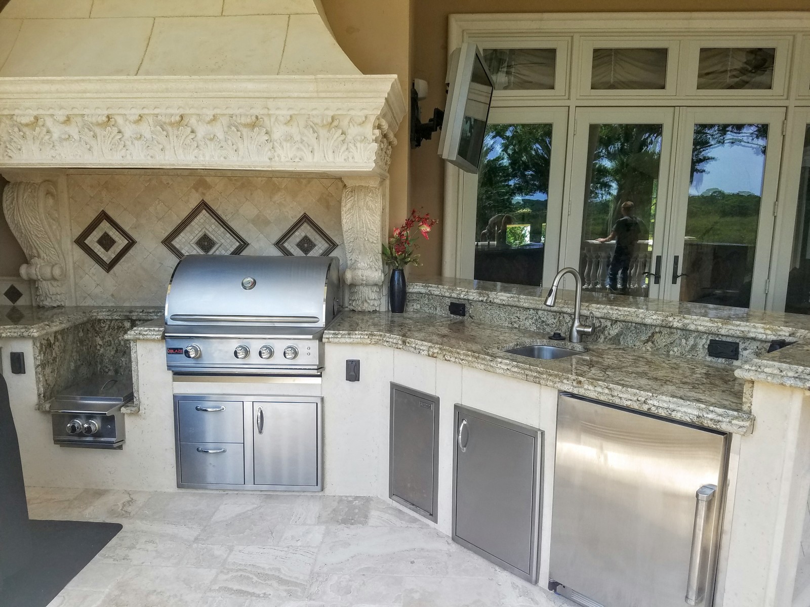 outdoor-kitchen-granite-3-e1460591268129